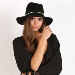 JANESSA LEONE Black Wool Hat with silver bar